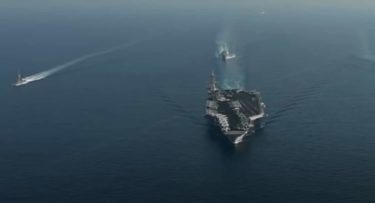 米空母打撃群は中共軍隊を壊滅させる