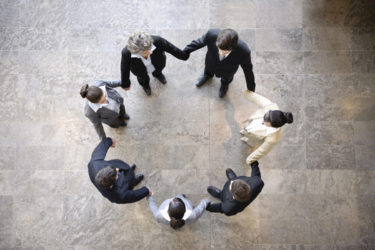 日本を褒め称えている裏の顔はグローバリスト